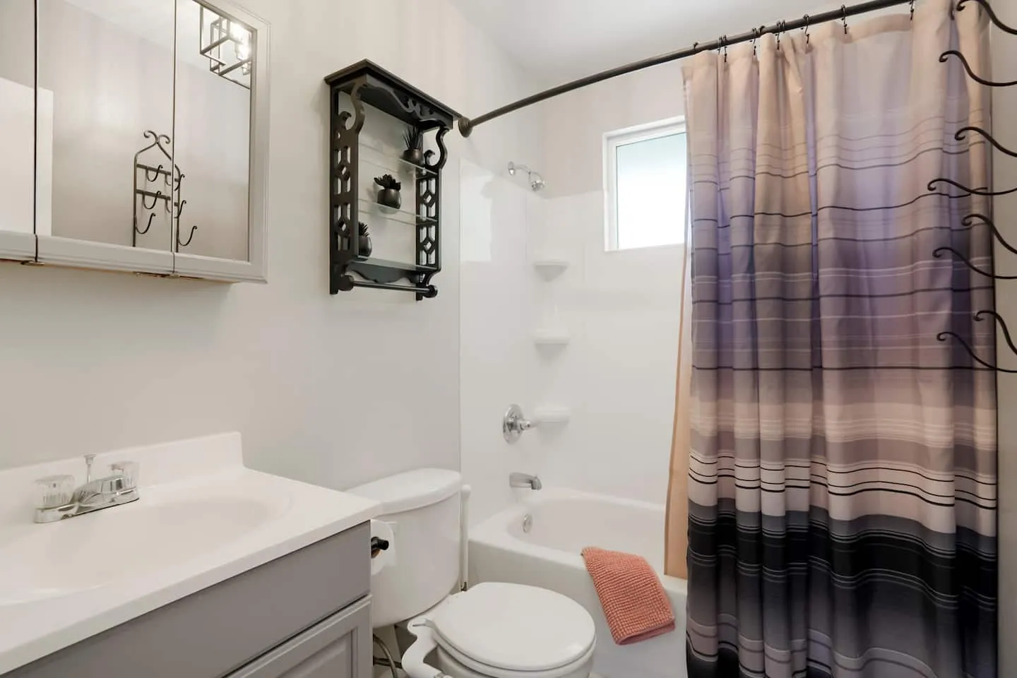 Full bathroom at the Wheat Ridge apartment