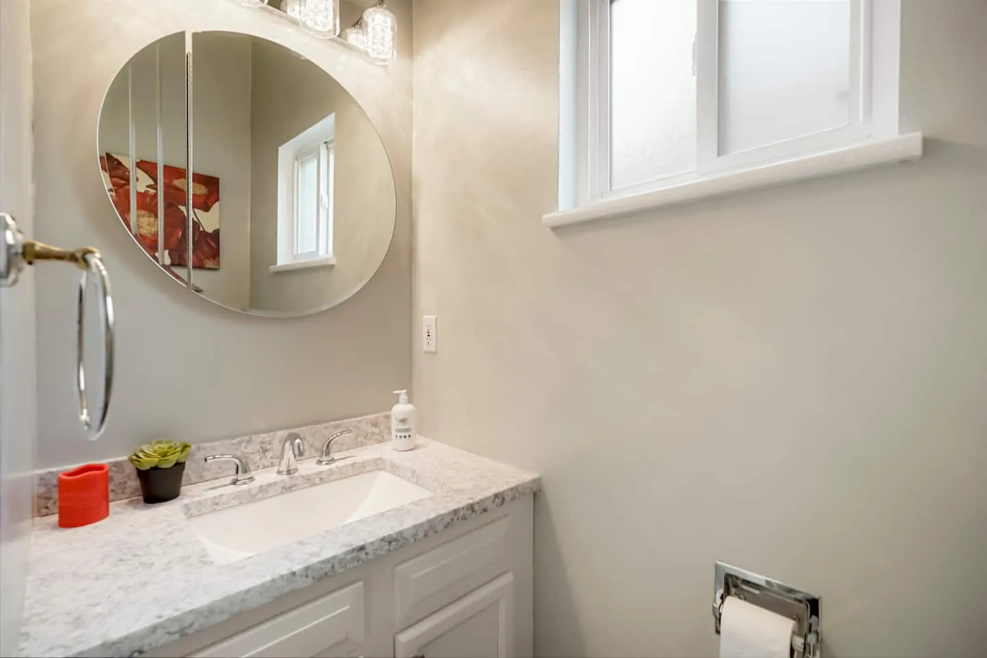 Full bathroom 1 at the Westminster house